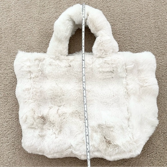 Duplicate Listing - White Faux Fur Bucket Tote Bag Purse - Winter Fashion - Picture 8 of 16
